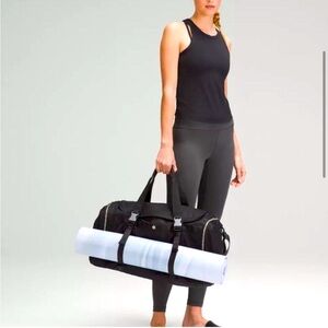 ⚡️NWT Weekender Lust Duffle Carry All BAG!!⚡️